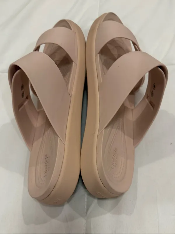 Crocs Brooklyn Buckle Low Low Slide Sandal Latte Tan Beige Size 10 - Image 3