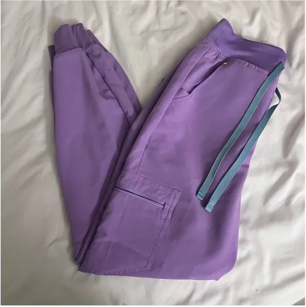 ❌❌ SOLD OUT ❌❌FIGS Lilac Dawn Rafaela and zamora Scrubs set - Image 4
