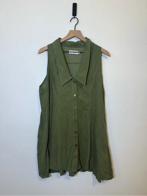 Petal & Pup Rose Collared Green Corduroy‎ Dress - Image 2