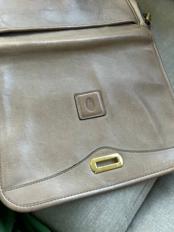 Vintage tan leather Hartmann crossbody bag old money gold tone hardware - Image 8
