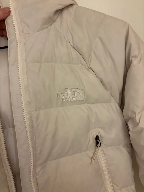 The North Face Women’s Hydrenalite Down Hoodie XS White 600 Fill Puffer Jacket Description: The North Face Women’s Hydrenalite Down Hoodie in white, size XS - Image 9