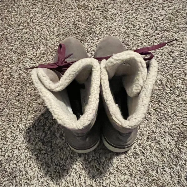 Timberland‎ Taupe Leather Faux Fur Lined Lace Up Hiking Boots Burgundy Accents - Image 5