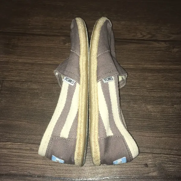 Tom’s gray striped raffia classic minimalist size 8 flats - Image 4