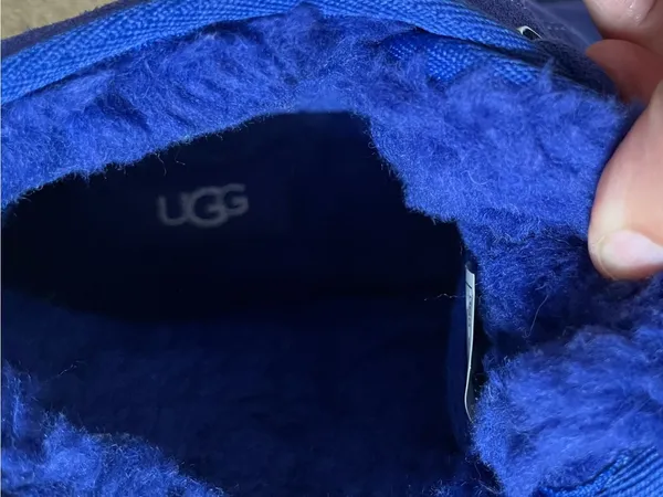 UGG Neumel Navy Blue Suede Lace Up Sheepskin Lined Chukka Boots Womens Size 9 - Image 4
