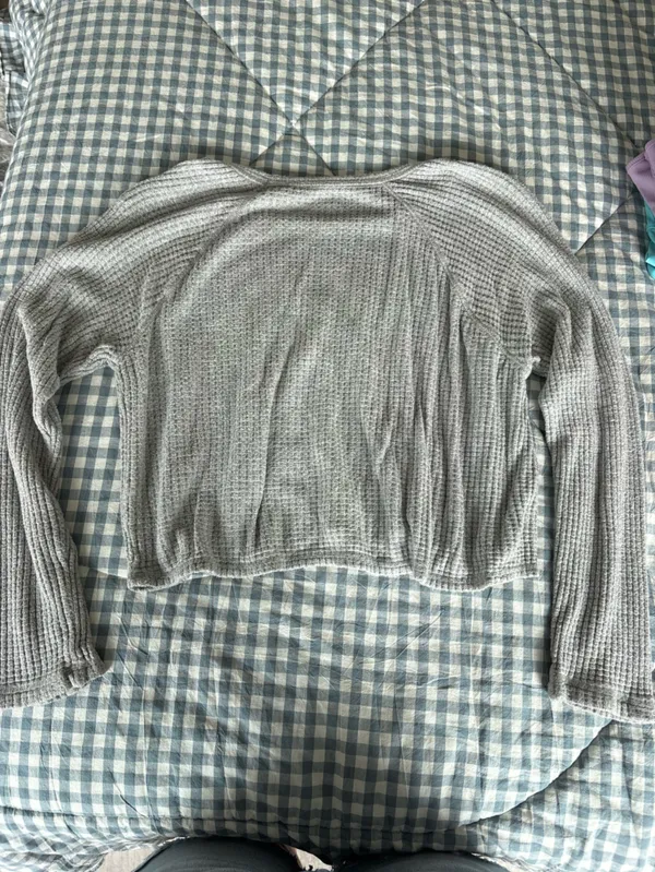 Me to We Women's Light Gray Waffle Knit Long Sleeve Sweater - Image 2