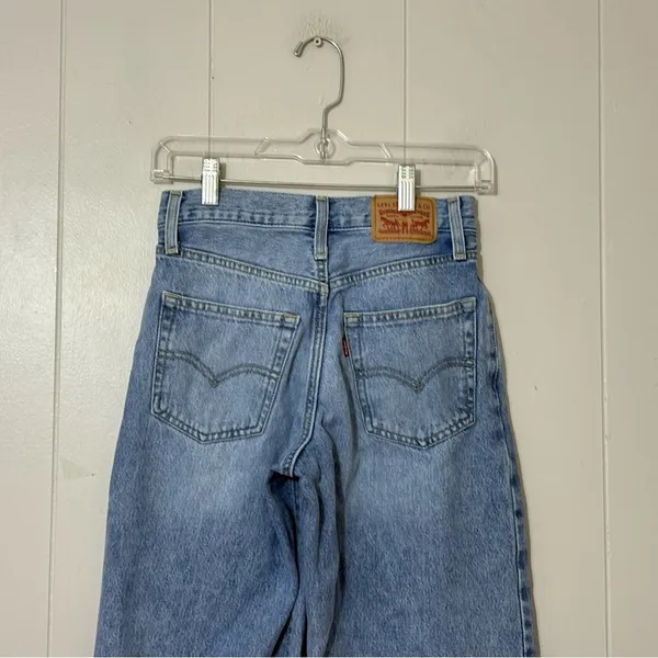 Levi’s ‘94 Baggy Jeans Women’s Size 24 High Rise Straight Leg Light Wash Denim - Image 9