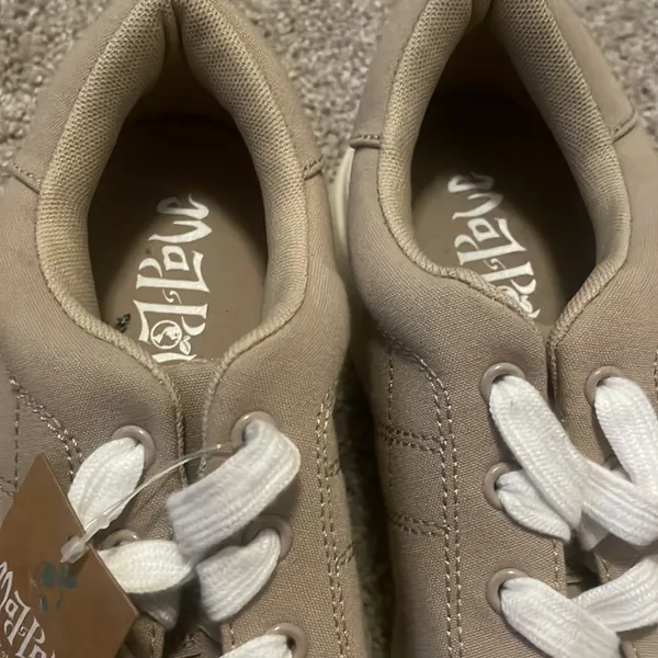 Mad love comfortable walking shoes canvas tan size 9 new - Image 8