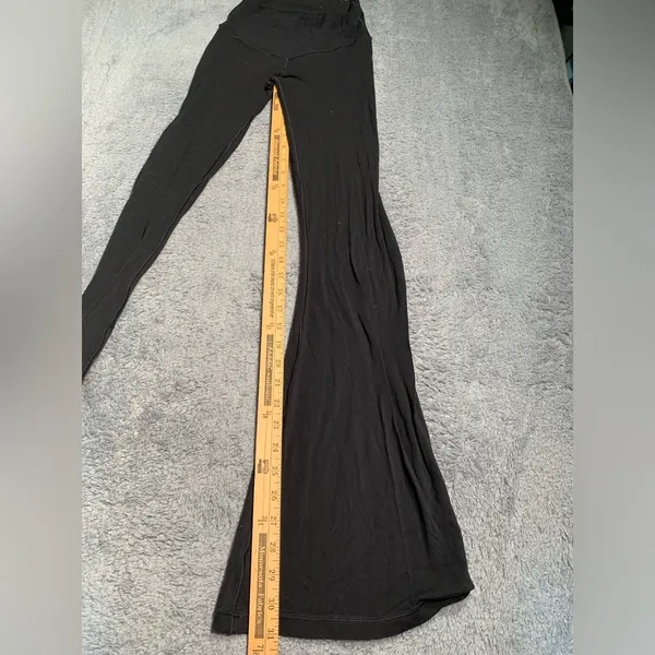 Aerie offline real me Black Flare leggings Yoga Pants hi-rise small - Image 2