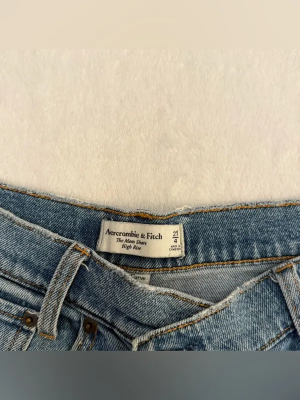 Abercrombie and Fitch Curve High Rise Cross Over Waist Mom Shorts size 4 - Image 3