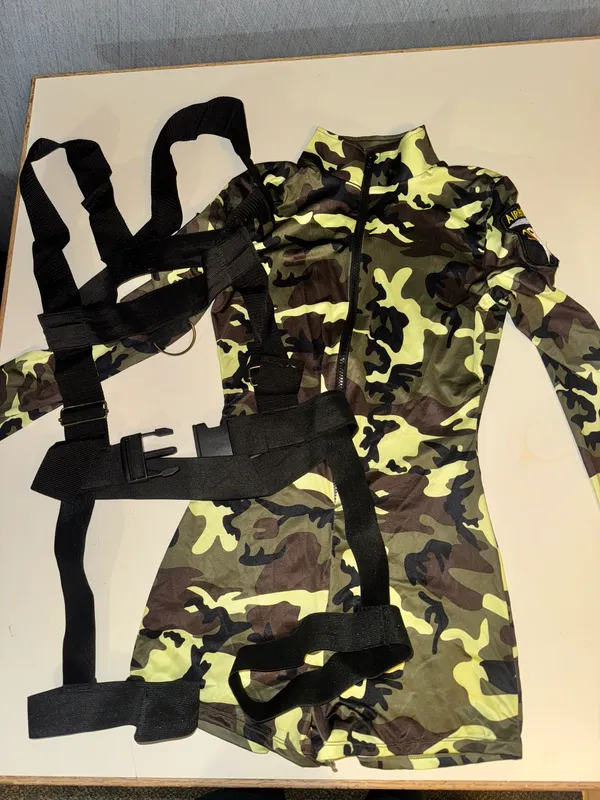 Spirit Halloween Halloween Military Woman Costume - Image 2