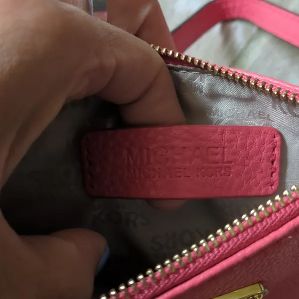 Michael Kors Coral Leather Wristlet with Card Slots - Image 6