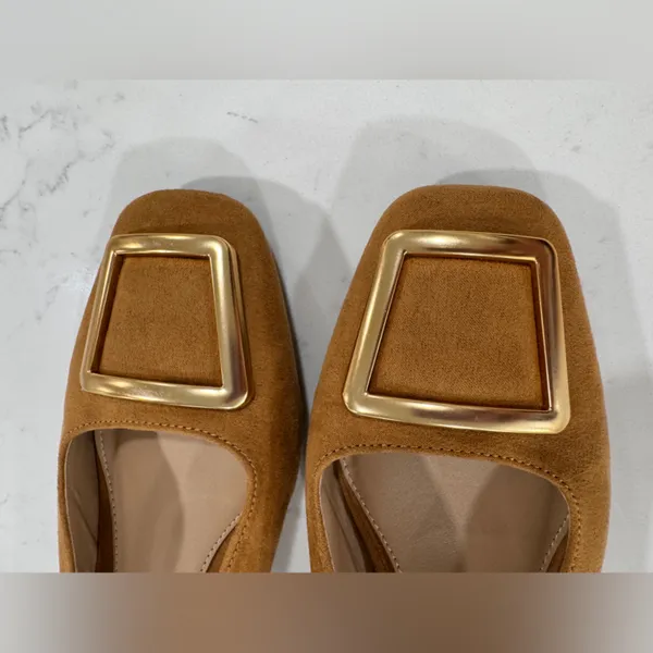Chic Tan Slingback Heels with Gold Accent Size 8 - Image 2
