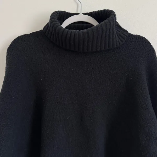 Abercrombie & Fitch Black Turtleneck Sweater Size Medium Wedge - Image 6
