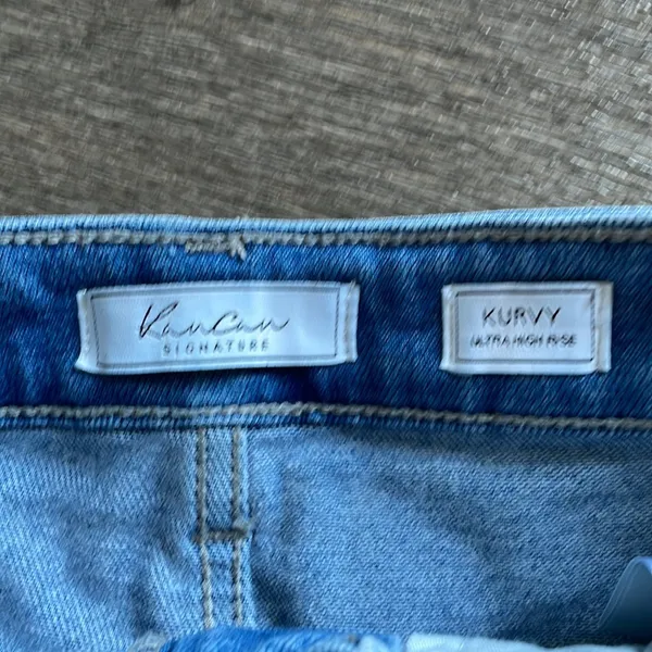 KanCan Estilo jean shorts Size 23 - Image 2