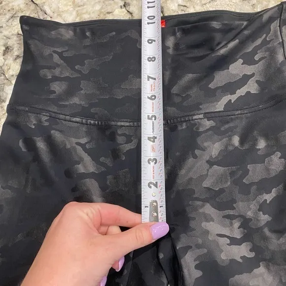 Spanx Faux Leather Camo Black Leggings Size Large‎ - Image 7
