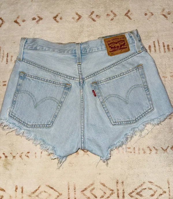 Levi’s 501 Light-Wash Distressed Denim Shorts - Image 3