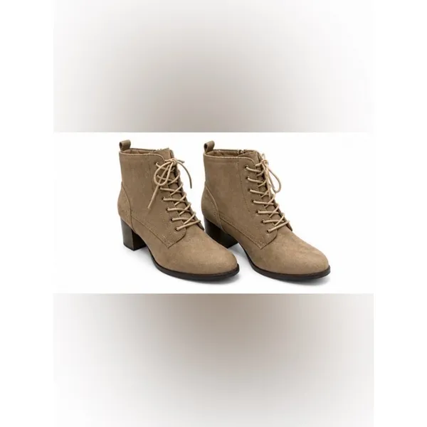 NWB Journee Collection Baylor Booties Sz 8.5 Faux Suede Lace-Up Stacked Heel Tan - Image 4