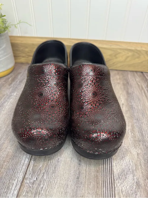 Dansko Womens Professional Wine Medallion Clogs Shiny Heeled EU 38 US 7.5 to 8 - Image 10