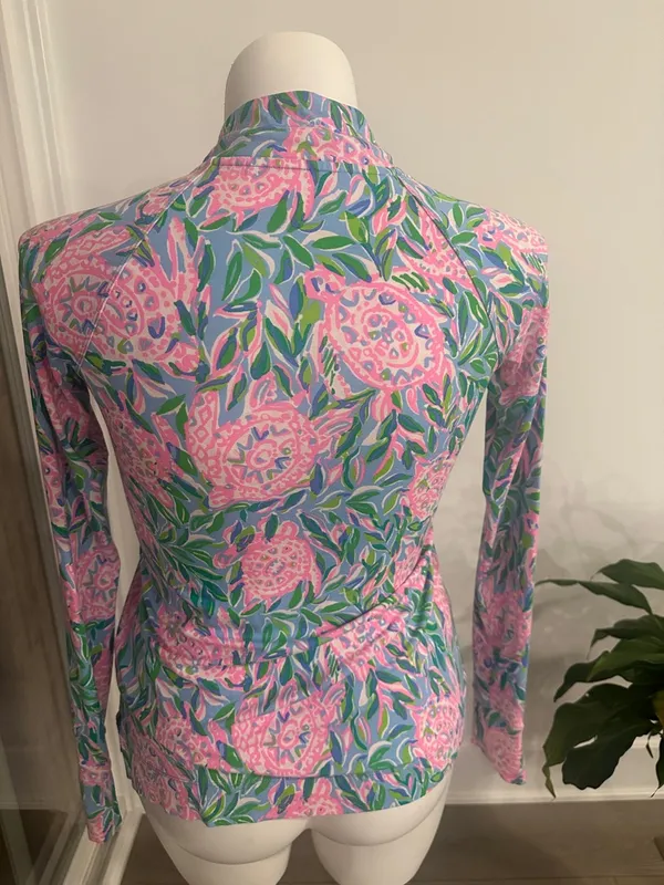 Lilly Pulitzer UPF 50+ Cassi Popover French Blue Turtley in‎ Love size small - Image 8