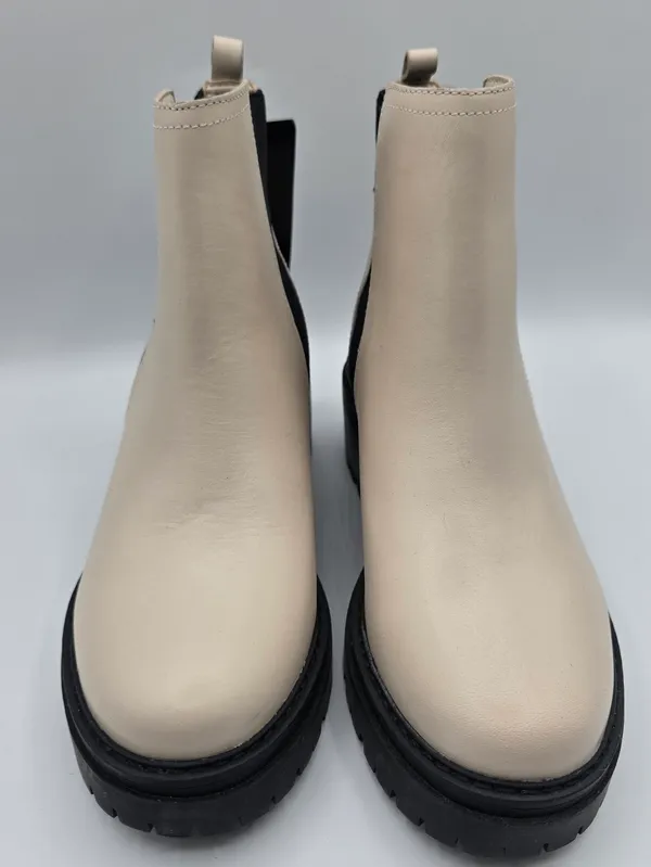 Naturalizer Jadyn Porcelain Leather Chelsea Boots Booties Lug Sole Chunky Size 7 - Image 9