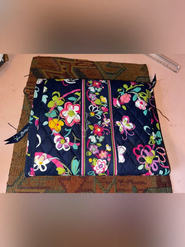 Vera Bradley “Ribbons” (2012) Pattern Quilted Floral Travel/Compact Organizer - Image 2