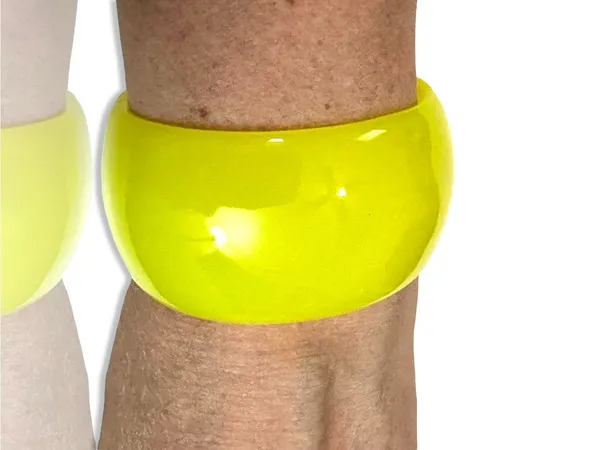 Unique Vintage Neon Yellow Round Resin Cuff Bracelet - Image 2