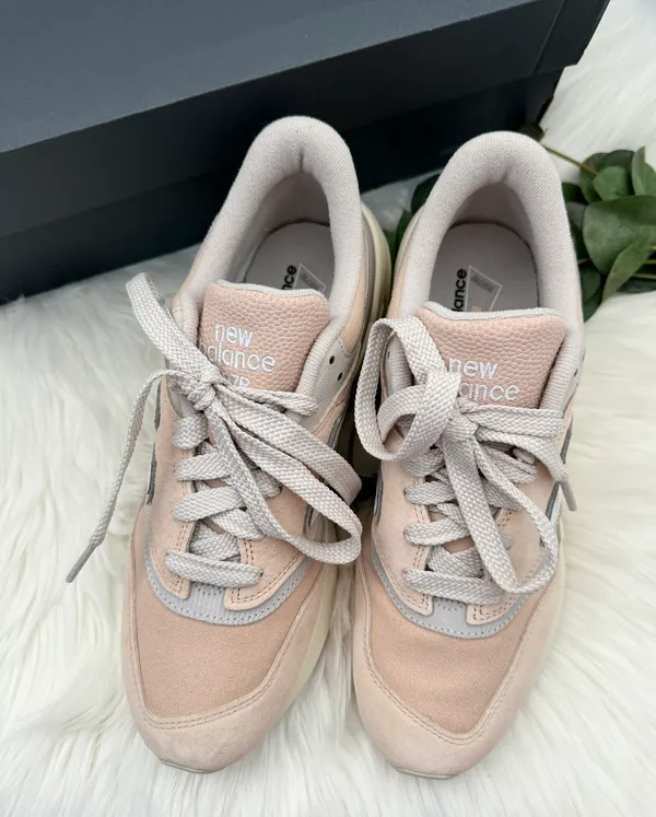 New Balance 997R Sneakers in Light Peach, Size 9.5/EU 41.5 - Image 5