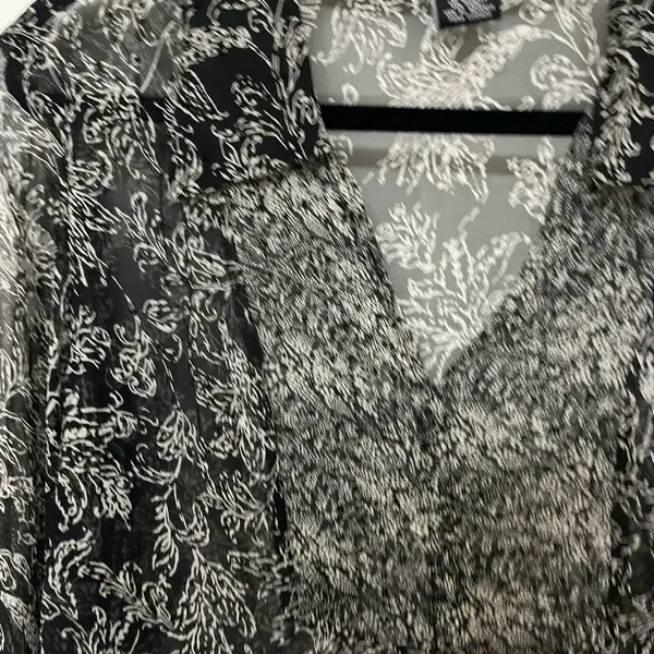 ECI New York Silk Black and White Sheer Floral Blouse Size L Vintage - Image 3