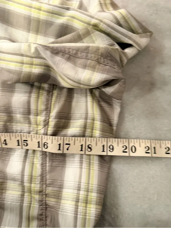 L.L. Bean Size S Green Gray Plaid Vented Nylon Hiking Trail Shirt Secure Pocket - Image 8