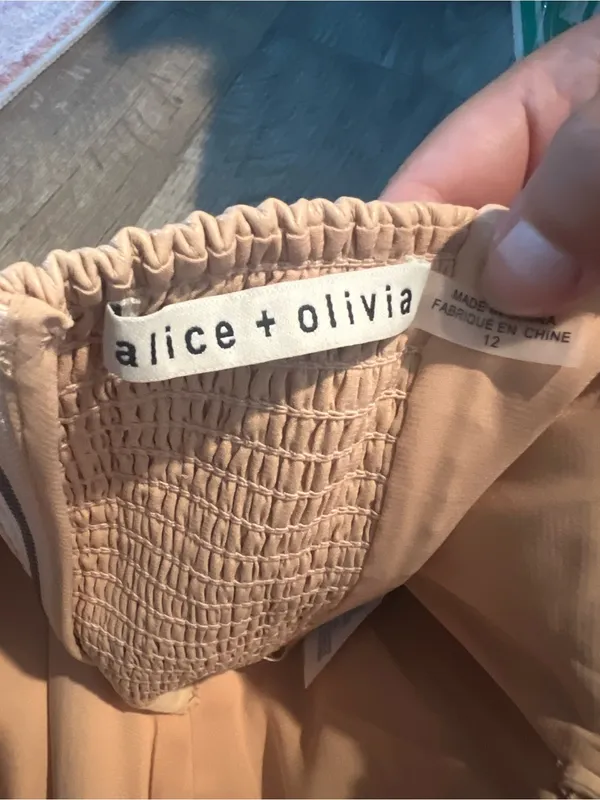 Alice + Olivia Faux Leather Puff-Sleeve Crop Top in Beige - Image 9