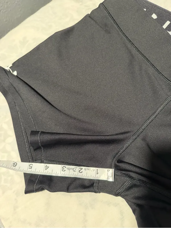 Under Armour Black Women's Athletic compression Shorts size XL - Image 8
