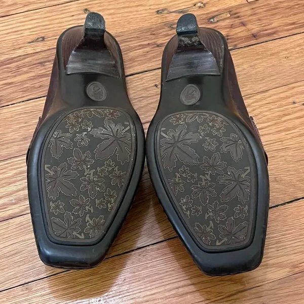 Söfft Women's Leather Loafer Mules with Buckle Detail in Cordovan Brown Size 7. - Image 9