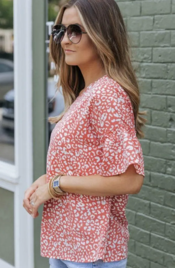NEW Coral and Cream Leopard Print Ruffle Short Sleeve Blouse Size XL - Image 2
