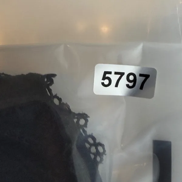 Victoria's Secret Black Floral Lace‎ Bralette Unlined Wireless Scalloped M DL3 - Image 8