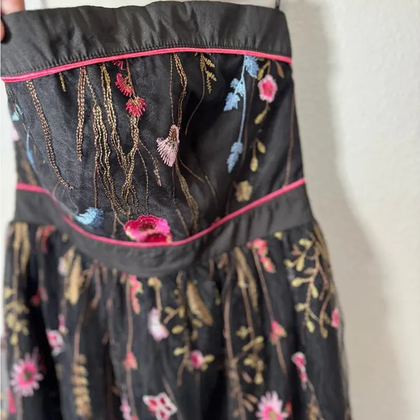 Lulu’s For the Frill of It Black Embroidered Strapless Midi Dress Medium - Image 7