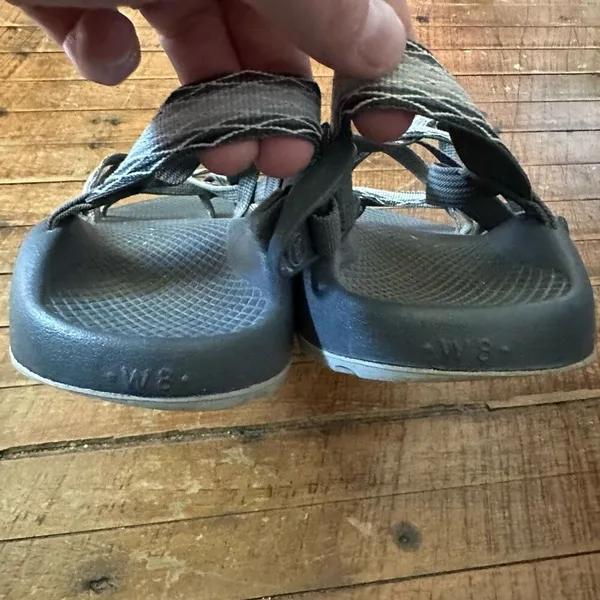 Chacos strappy black & gray W8 gorpcore hiking sandals - Image 2