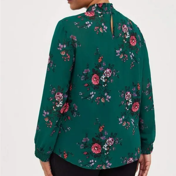 Torrid Green Floral Georgette Smocked Mock Neck Blouse Size 2‎ 2X 18/20 - Image 3