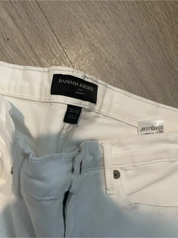 Banana Republic Women's White Skinny Jeans - Image 2