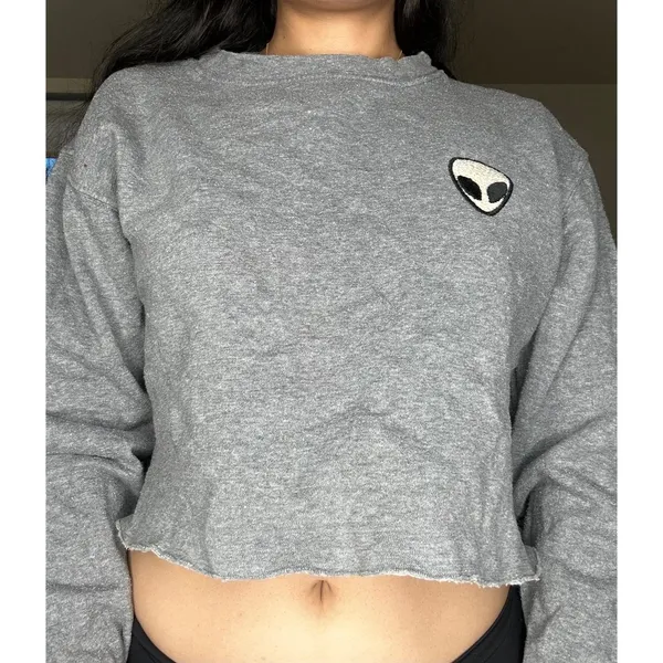 Grey alien long sleeve cropped sweater - Image 8