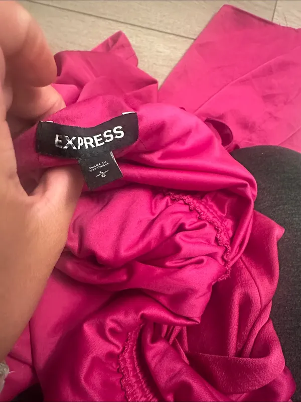Express‎ silk feeling fuscia purple pink jumpsuit size large - Image 4