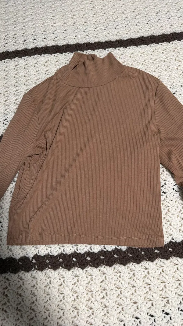 Aritzia Long Sleeve Turtle Neck - Image 3