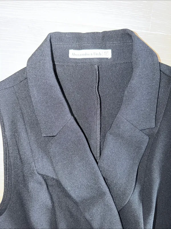 Abercrombie Sleeveless Black V-Neck Tailored Dress - Image 2