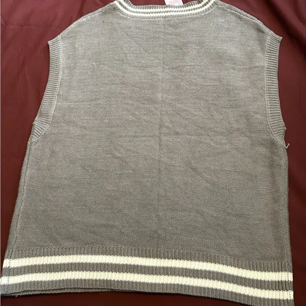 wild fable grey Cable-Knit V-Neck Sweater Vest with Ivory Trim - Image 6