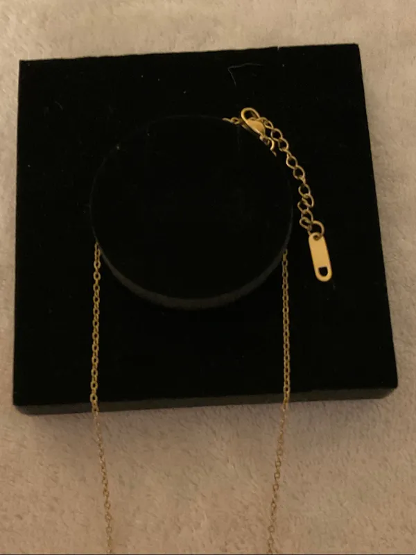 Delicate Gold Heart Pendant Necklace - Image 4