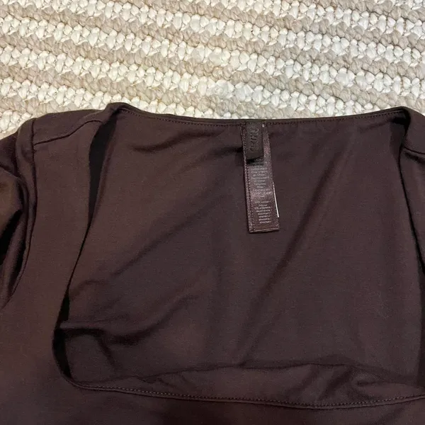 Skims Smooth Layers Square Neck Top in Espresso - Image 4