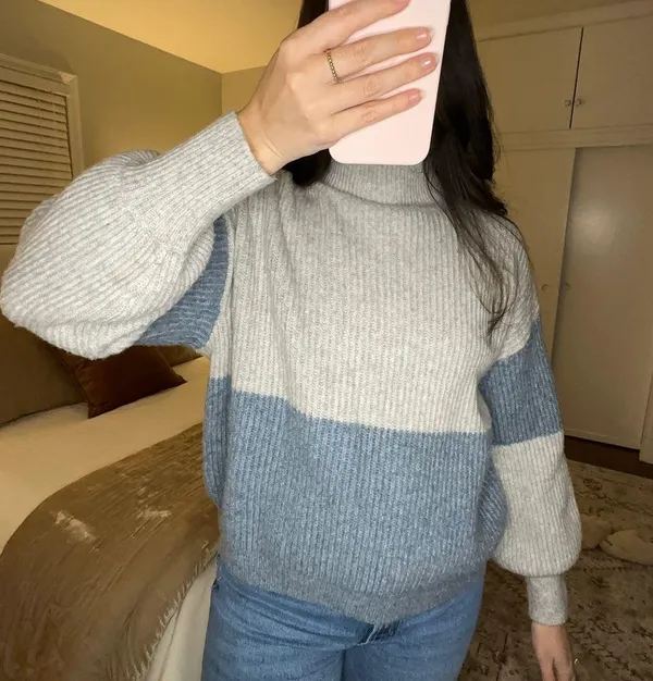 Vestique Grey and Blue Knit Turtleneck Sweater Size Small - Image 4