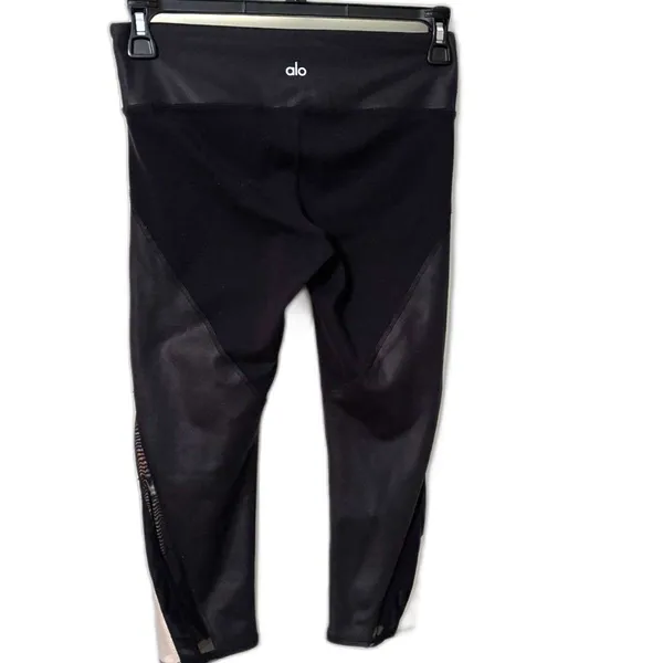 Alo Yoga Black Cropped Leggings Mesh Panel Athletic Capri Pants Women’s S/M - Image 2