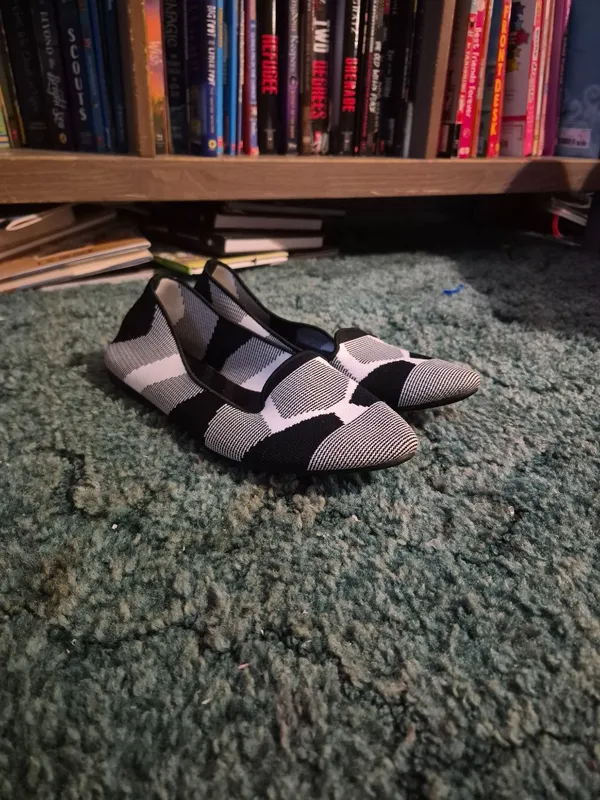 Skechers Cleo Flats Size 8 - Image 3