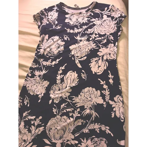 Acting Pro Women's Navy White Floral Maxi Dress Long Side Slits Short Sleeves - Image 3