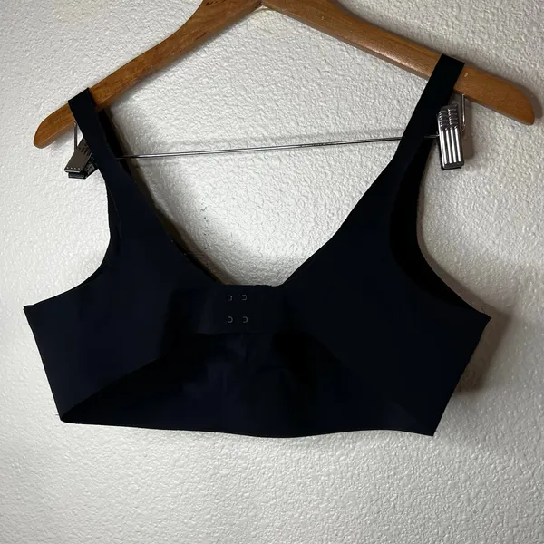 Lululemon black v neck bra 36C - Image 5